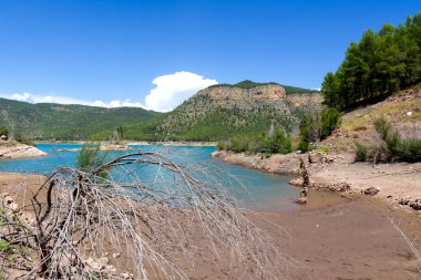 Güzel dağlar ve manzaralar.