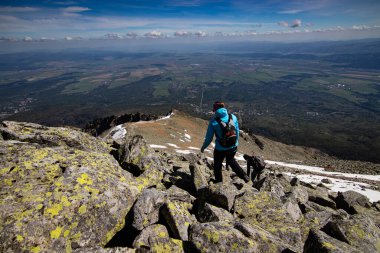 Slovakya 'nın High Tatras kentindeki Slavkovsk Dağı' ndan aşağı doğru.