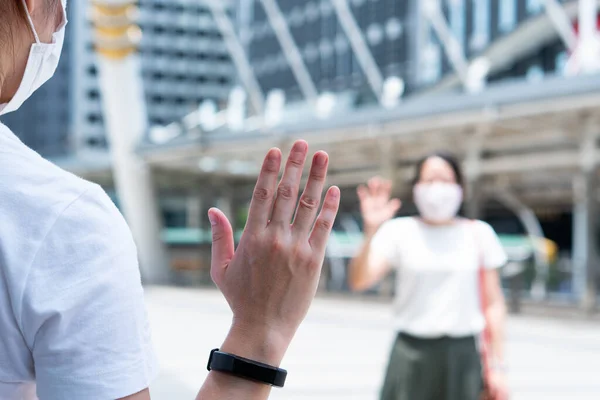 Femme Asiatique Portant Masque Facial Debout Part Sur Ciel Marcher — Photo