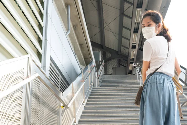 Jeune Belle Femme Asiatique Avec Visage Souriant Portant Des Masques — Photo