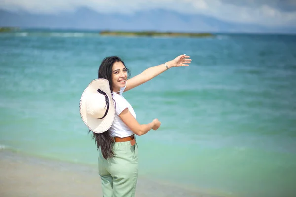 Happy Young Woman Beach — Stock Photo, Image