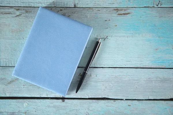 Ручка Голубом Блокноте Столе — стоковое фото