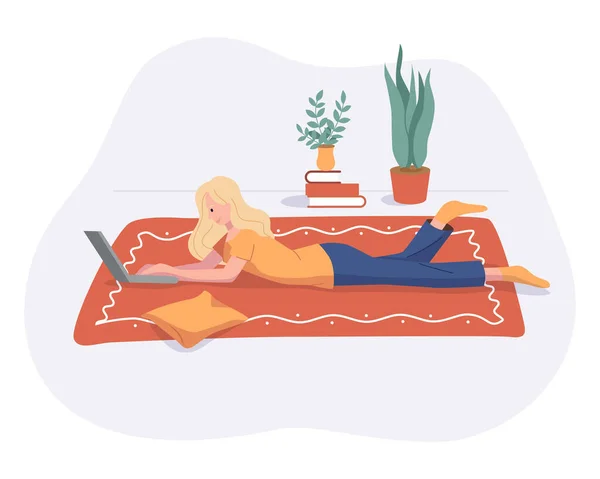 Femme freelance travailler de la maison espace confortable sur le tapis avec l'illustration vectorielle de style plat ordinateur isolé sur blanc. Freelancer fille indépendant concept de travail en ligne . — Image vectorielle