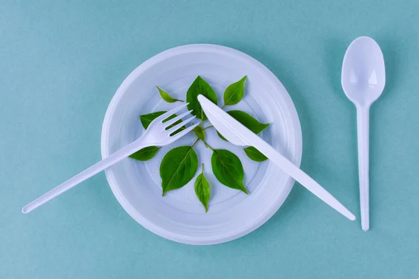 Conceito Papel Plástico Não Desperdício Nenhum Descartável Fundo Azul Utensílios — Fotografia de Stock