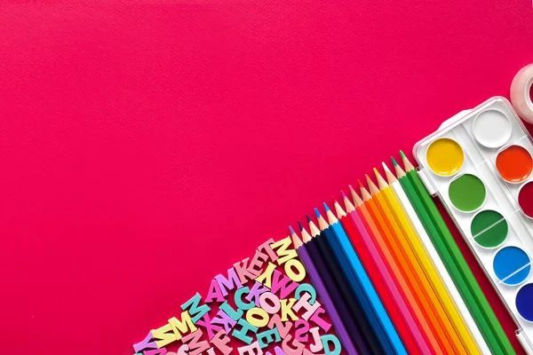Stationery is geometrically constructed with a copy of the space. Back to school. — Stock Photo, Image