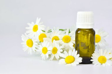 Aromaterapi ve beyaz arka planda bilimsel konsept