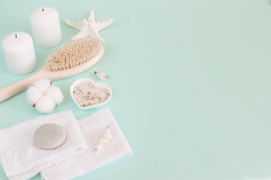 Düz yatıyordu. Üst görünüm.