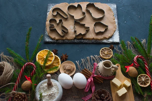 Adım adım Noel kurabiyelerinin tarifi. Üçüncü adım..