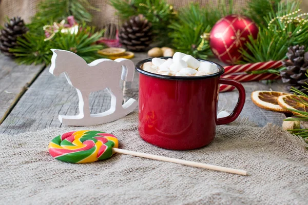 Red Mug Marshmallows Background Christmas Tree — Stock Photo, Image