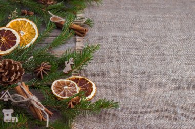 Yeni yılın kutlu olsun. Noel kartı. Yukarıdan manzara. Metin için boşluk.
