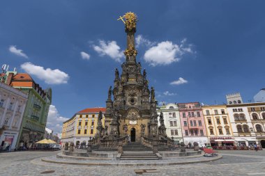 Olomouc, Çek Cumhuriyeti eski şehrin ana Meydanı'nda Kutsal Teslis sütunu.