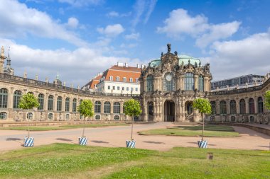 Dresden, Almanya ünlü bir sarayda Zwinger içinde Glockenspielpavillon (tonlarda ses veren çanlar Pavilion).