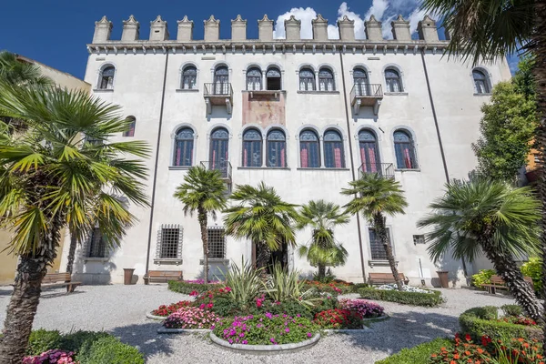 Palazzo dei Capitani (kaptanlar Sarayı) lake Garda, Malcesine İtalya kıyısında.
