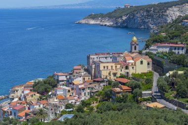 Massa Lubrense ve Katedral, Chiesa Maria Ss della Lobra, Punta Lagno bölge, Sorrento peninsula, İtalya.