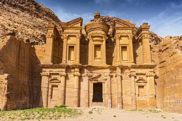 Древняя Гробница Вырезанная Скале Монастырь Иордания Азия — стоковое фото