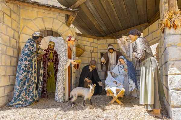 Tradycyjna Szopka Przedstawiają Trzech Króli Odwiedzając Dzieciątko Jezus Nocy Jego — Zdjęcie stockowe