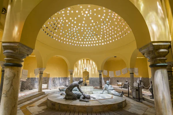 Sulandırılan banyo sahnesi, İsrail ile yenilenmiş ana salona Akko eski şehrin Türk hamamları.
