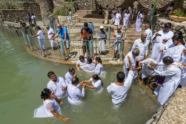 Pilgrims Baptizing Jordan River Yardenit Baptismal Site Northern Israel — Stock Photo, Image