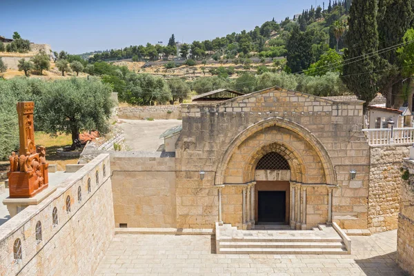 圣母升天堂 玛利亚墓 的正面 位于以色列耶路撒冷橄榄山脚下 — 图库照片