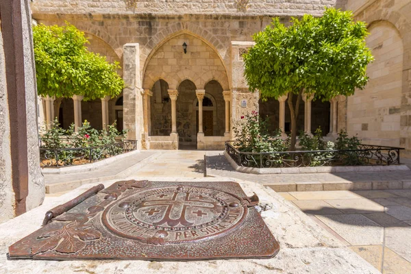 Innergården Födelsekyrkan Omgivet Vackra Terrasser Med Sten Kolumner Betlehem Palestina — Stockfoto