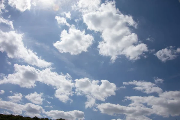 Хмарні Утворення Блакитному Літньому Небі — стокове фото