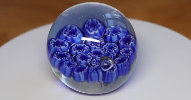 Sfera Cristallo Con Intarsi Blu Muove — Video Stock