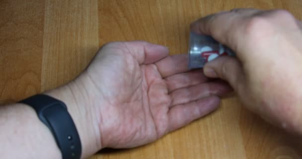 Léky Nalévají Otevřené Ruky Krabičky Pilulek — Stock video