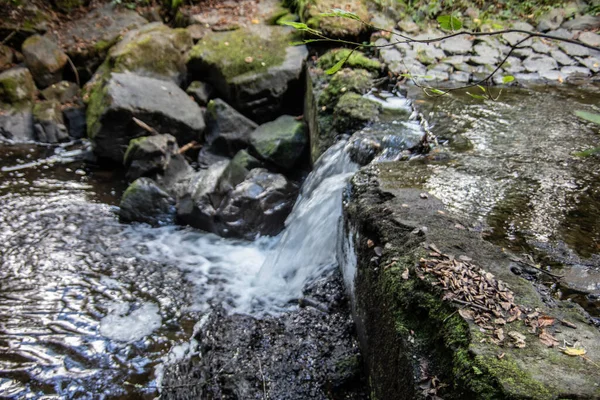 Поле Реки Усеянное Камнями Водопадом Сигерланде — стоковое фото
