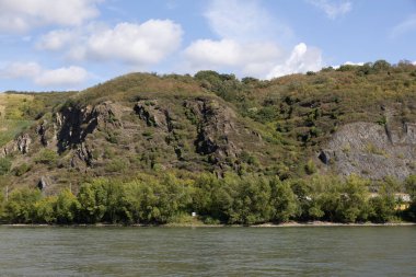 Ren ve Andernach yakınlarındaki üzüm bağları ile yumurta manzarası