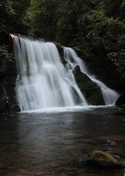 ノースカロライナ州のナンタハラ国立の森の滝 — ストック写真