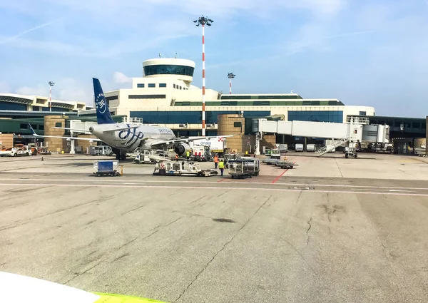 Ferno Milán Italia Mayo 2018 Aviones Preparación Para Vuelo Aeropuerto —  Fotos de Stock