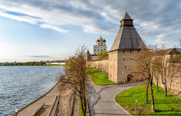 Utsikt Över Pskov Krom Eller Kreml Från Floden Velikaya Vid — Stockfoto