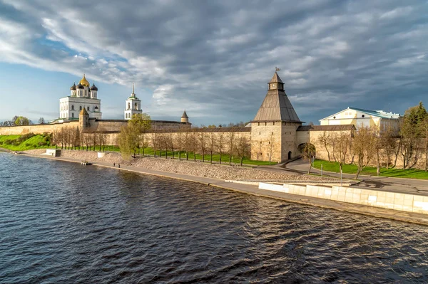 Utsikt Över Pskov Krom Eller Kreml Från Floden Velikaya Vid — Stockfoto