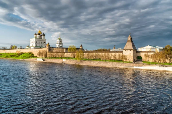 Utsikt Över Pskov Krom Eller Kreml Från Floden Velikaya Vid — Stockfoto