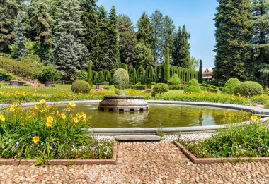 Havuzun içinde genel park, Villa Toeplitz Varese, İtalya