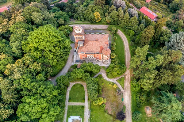 Villa Toeplitz Varese havadan görünümü yazında, Lombardiya, İtalya