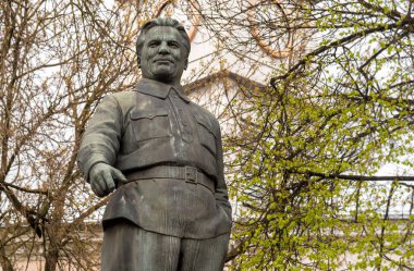 Pskov, Rusya'nın parkta Rus komünist Sergey Kirov anıt