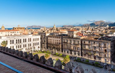 Palermo, Sicilya, İtalya - 8 Ekim 2017: Palermo görünümü cityscape Katedrali çatı Palermo, İtalya 