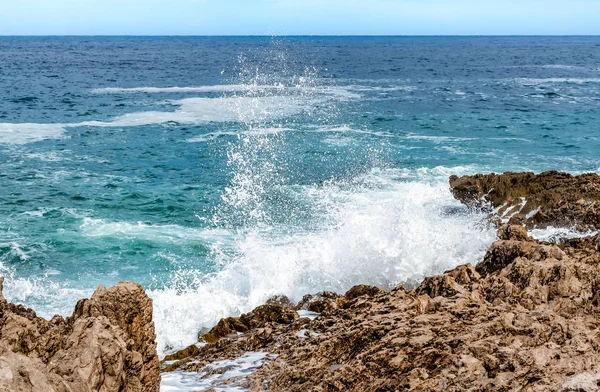 Dalga sıçrama Akdeniz'in Sicilya, İtalya