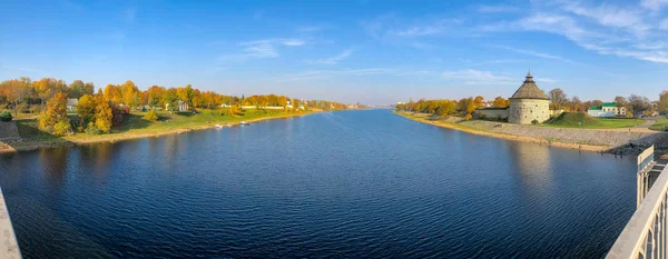 Panoramautsikt Över Velikaya Floden Och Pokrovskaya Tornet Pskov Fästning Solen — Stockfoto