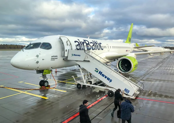 Riga Letonia Octubre 2018 Airbaltic Aircraft Prepara Para Partir Aeropuerto — Foto de Stock