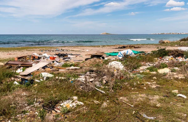 Degradasi Pantai Dengan Pantai Kotor Sampah Dan Limbah Domestik Mencemari — Stok Foto