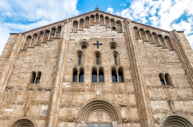 Pavia, Lombardiya, İtalya, San Michele Maggiore Bazilikası cephe
