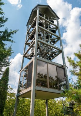 Chicago Botanik Bahçesi 'ndeki Carillon Bell Kulesi manzarası, Glencoe, Illinois, ABD