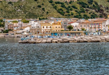 Isola delle Femmine veya il Palermo, Sicilya üzerinde Akdeniz deniz kıyısında yer kadın ada