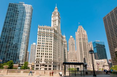Chicago, Illinois, ABD - 15 Ağustos 2014: Görünüm Wrigley Binası ve Tribune Kulesi Chicago Downtown, Illinois, ABD