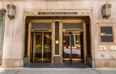 Chicago, Illinois, ABD - 15 Ağustos 2014: Privatebank Chicago Downtown, ABD Monroe Caddesi üzerinde giriş