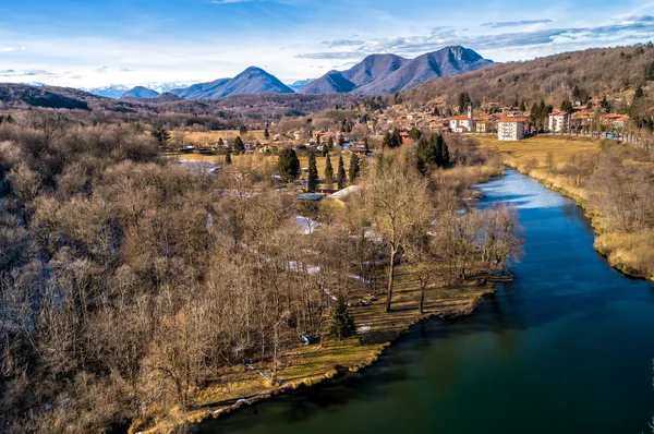 Вид Воздуха Маленькую Деревню Озеро Бринцио Долину Раса Зимний День — стоковое фото