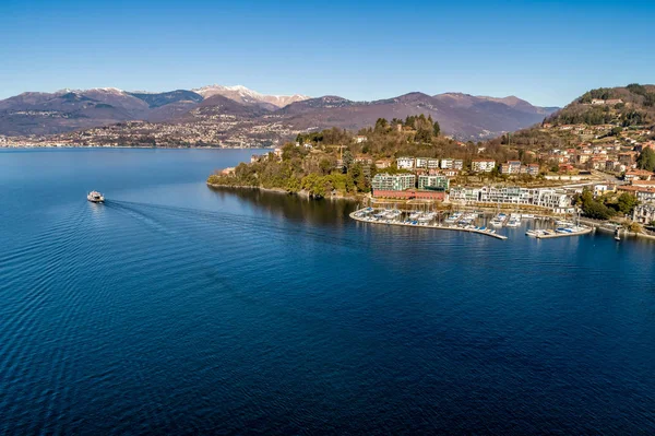 Krajina Jezera Maggiore Trajektem Který Prochází Přes Jezero — Stock fotografie