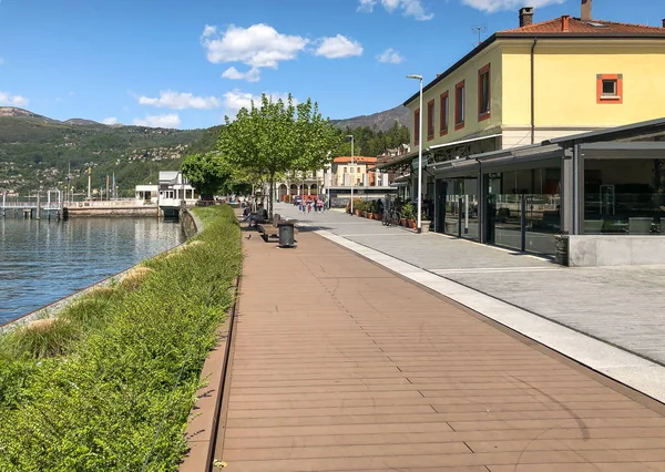 Luino Lombardie Italie Avril 2019 Les Gens Marchent Long Luino — Photo
